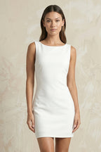 Robe de mariée blanche courte satinée coupe fourreau à encolure arrondie - Harana