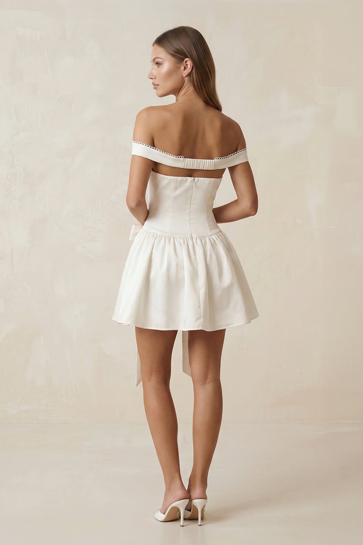 Robe de mariée ivoire trapèze en satin à épaules dénudées avec nœud - Harana
