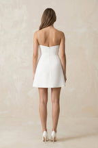 Robe de mariée blanche courte en crêpe coupe fourreau avec nœud - Harana