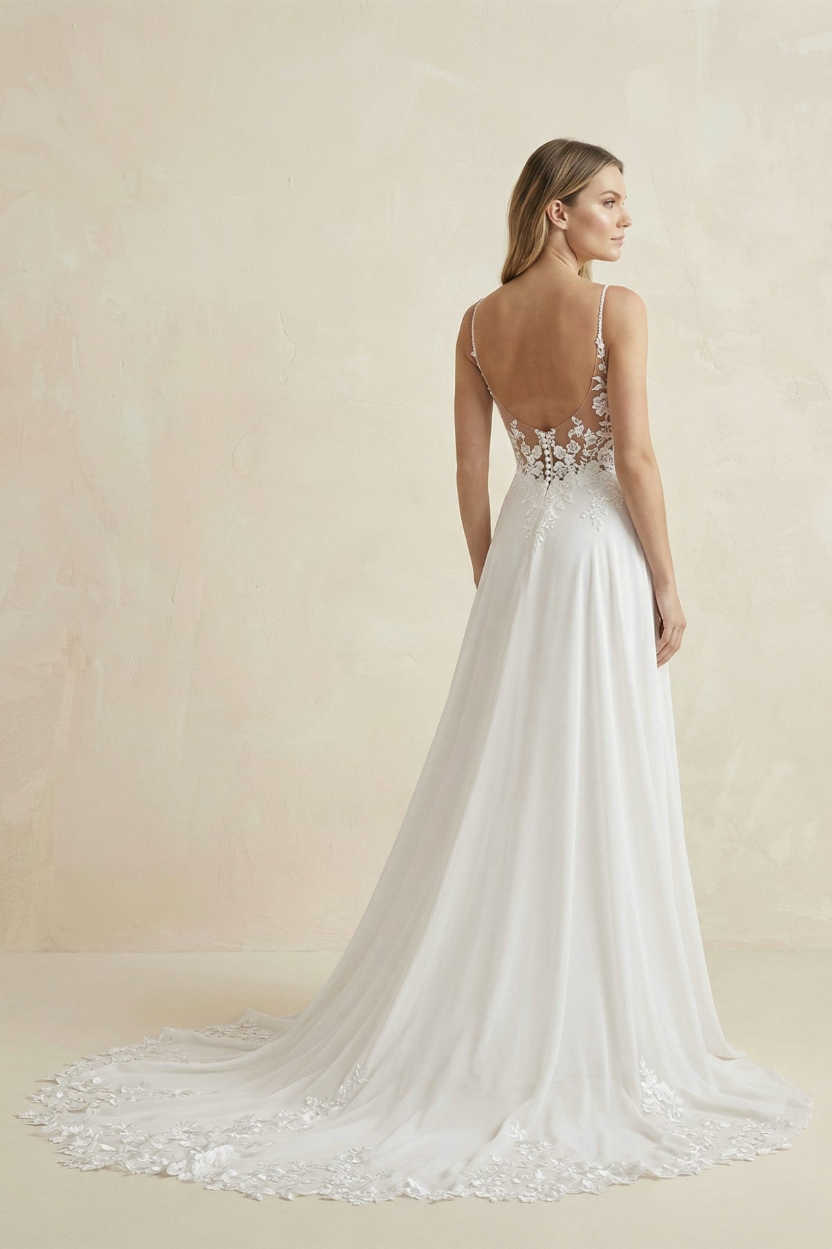 Robe de mariée blanche trapèze en mousseline sans manches à appliqués - Harana