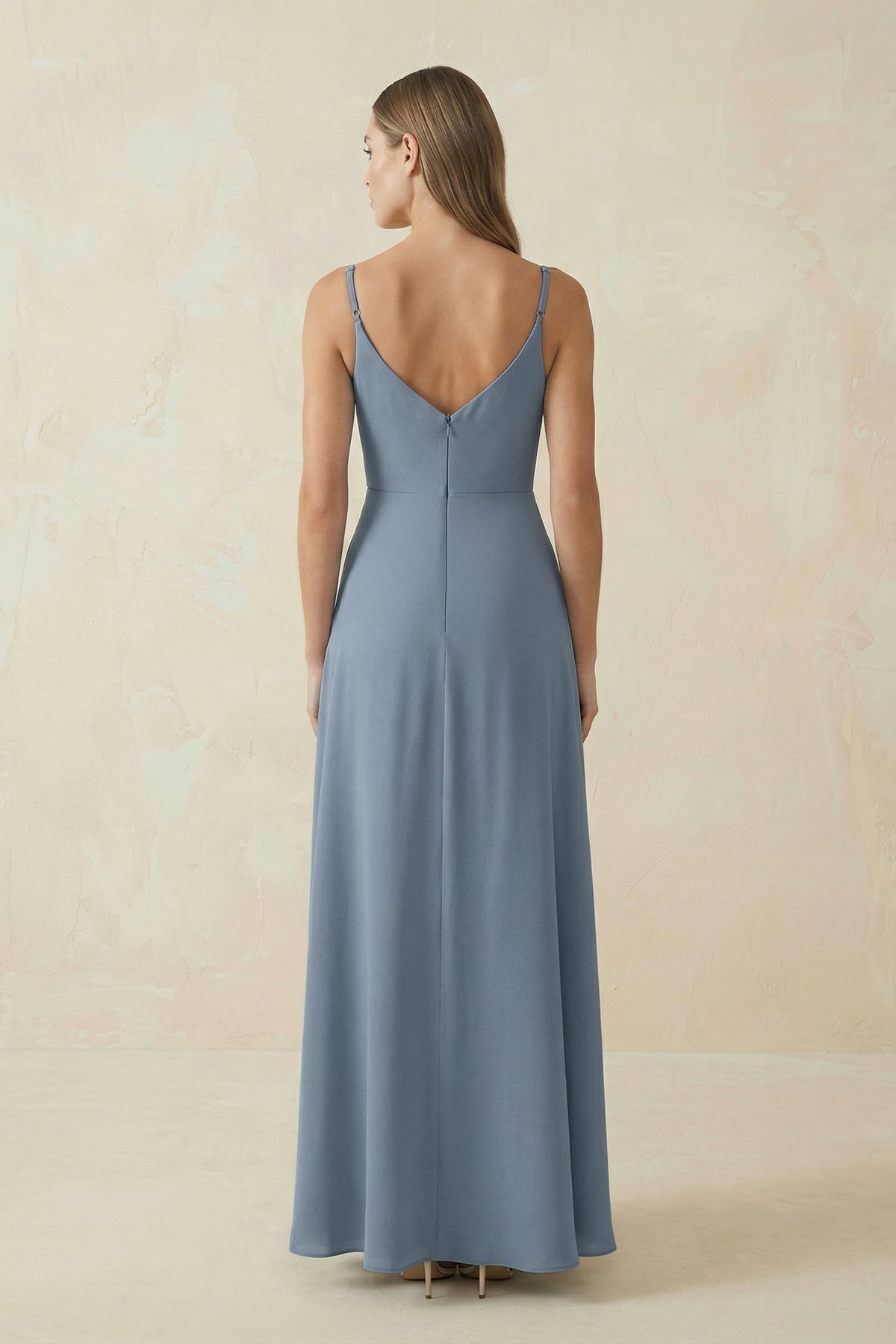 Robe demoiselle d’honneur neptune longue à fines bretelles sans manches froncée - Harana