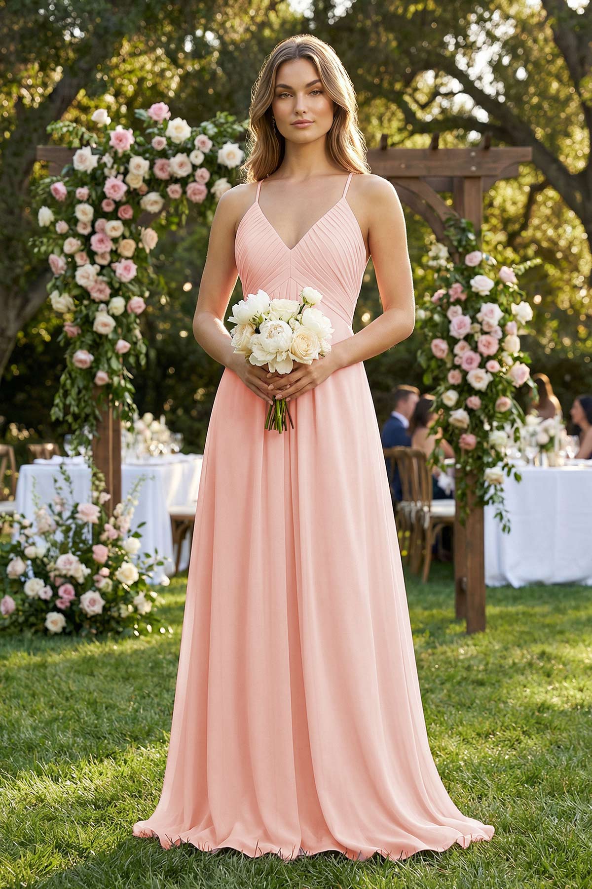 Robe demoiselle d’honneur rose petal longue à fines bretelles sans manches plissée - Harana