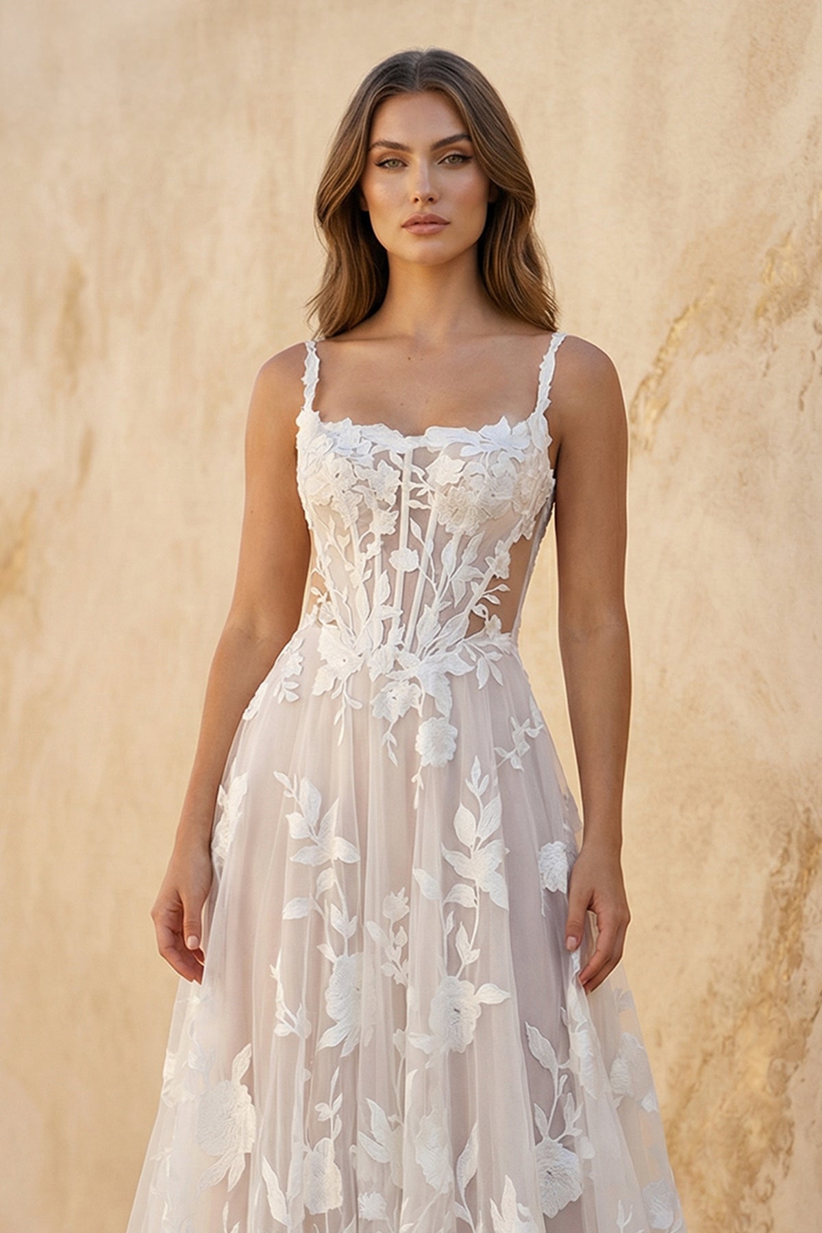 Robe de mariée ivoire trapèze en dentelle à fines bretelles à corset - Harana