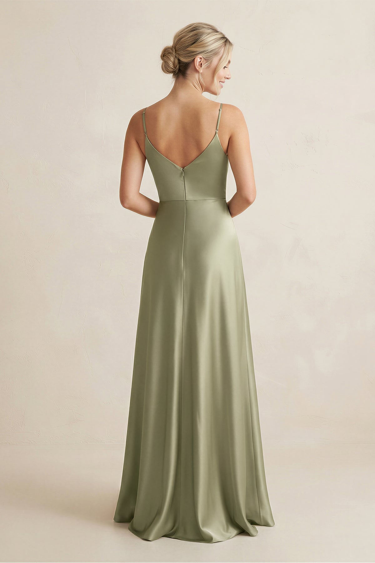 Robe demoiselle d’honneur vert sauge longue à fines bretelles sans manches avec fente - Harana