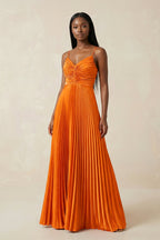 Robe longue orange coupe trapèze plissée à fines bretelles - Harana