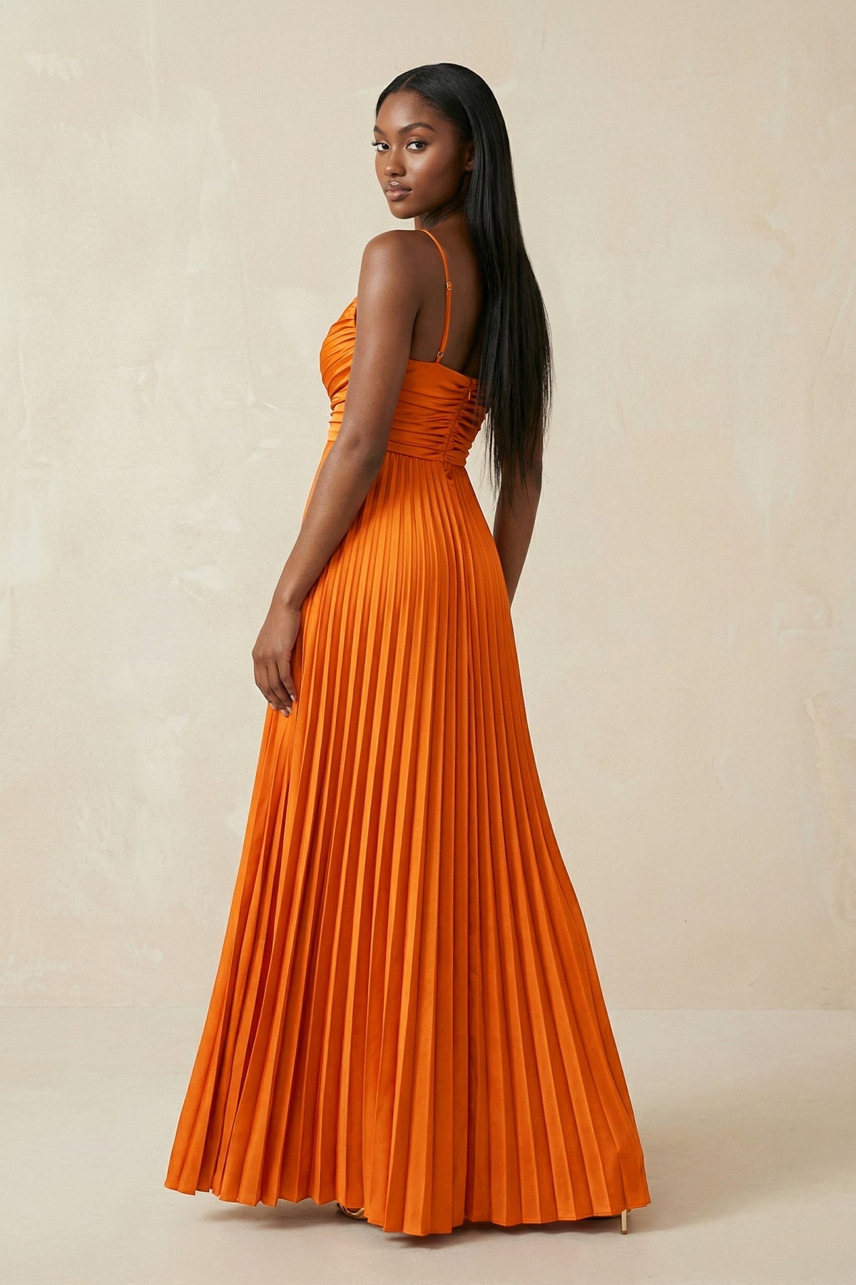 Robe longue orange coupe trapèze plissée à fines bretelles - Harana