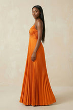 Robe longue orange coupe trapèze plissée à fines bretelles - Harana