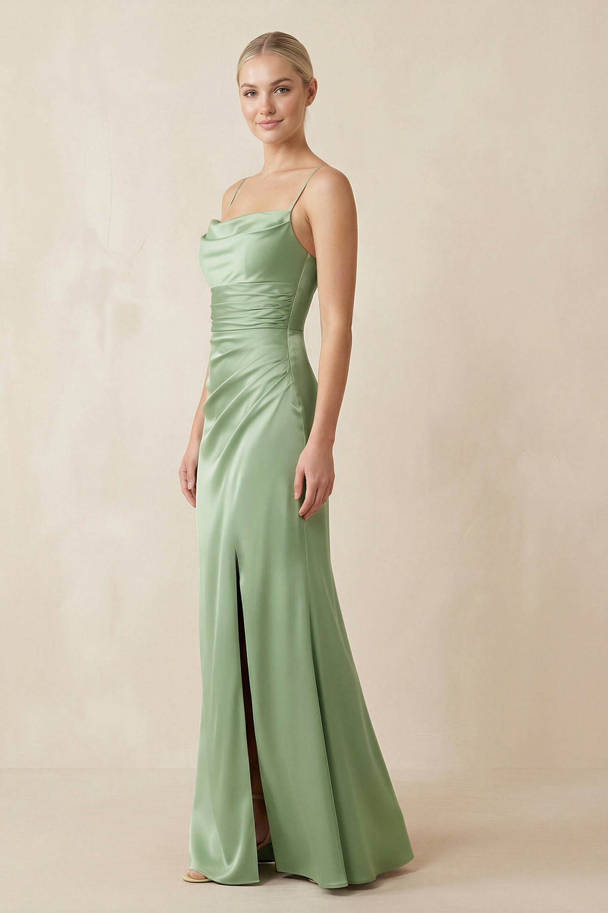 Robe demoiselle d’honneur vert sauge longue à fines bretelles sans manches avec fente - Harana