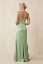 Robe demoiselle d’honneur vert sauge longue à fines bretelles sans manches avec fente - Harana