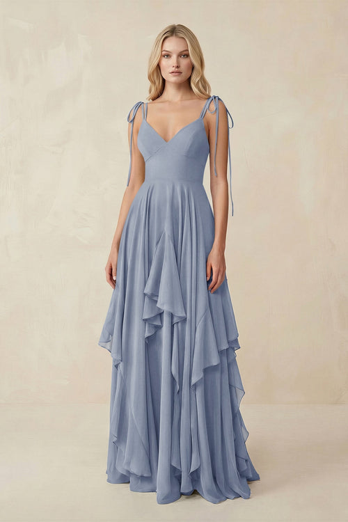 Robe de demoiselle d’honneur bleu crépuscule longue en mousseline coupe trapèze à fines bretelles ornée de volants - Harana