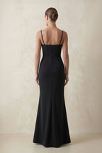 Robe de mariée noire satinée coupe fourreau à fines bretelles ornée de perles - Harana