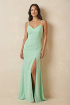 Robe demoiselle d’honneur pale pistachio longue à fines bretelles sans manches avec fente - Harana