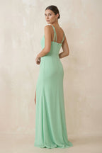 Robe demoiselle d’honneur pale pistachio longue à fines bretelles sans manches avec fente - Harana