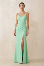 Robe demoiselle d’honneur pale pistachio longue à fines bretelles sans manches avec fente - Harana