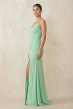 Robe demoiselle d’honneur pale pistachio longue à fines bretelles sans manches avec fente - Harana