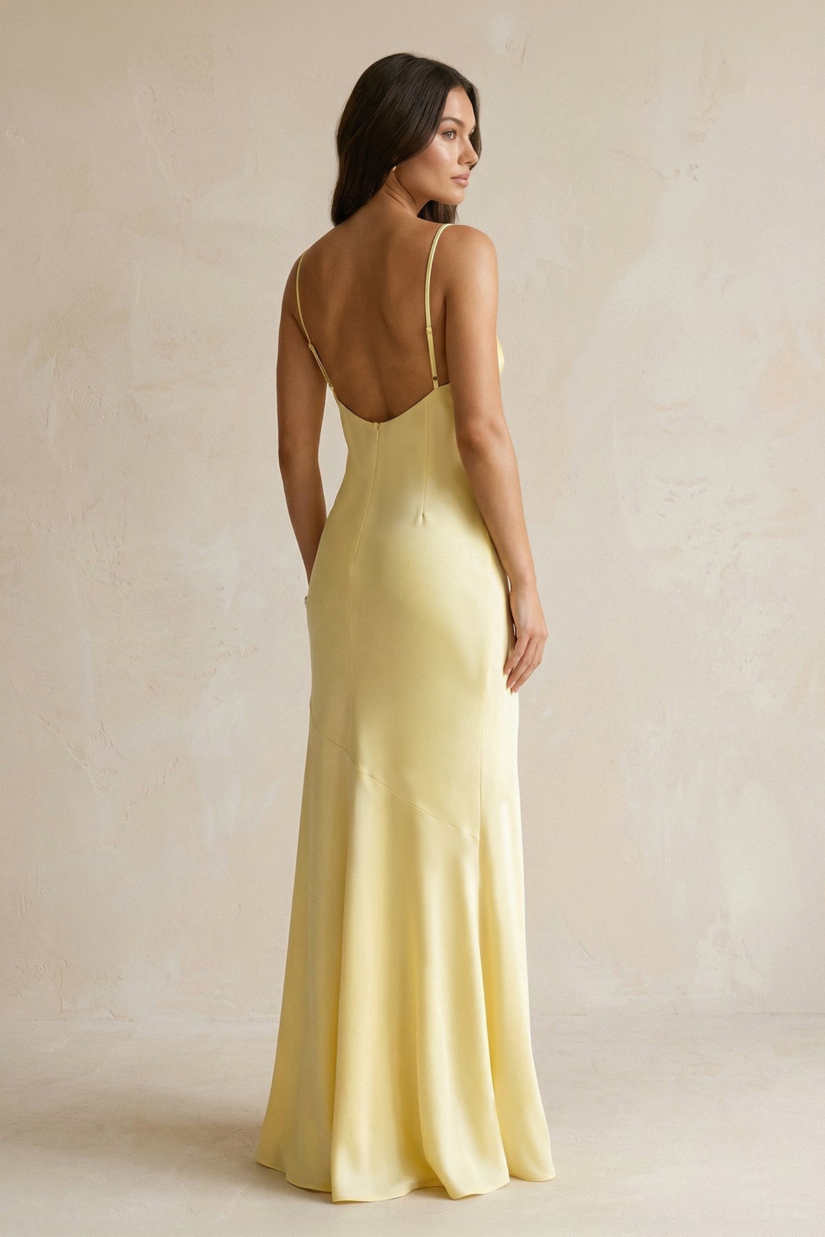 Robe demoiselle d’honneur pastel yellow longue à fines bretelles sans manches avec fente - Harana