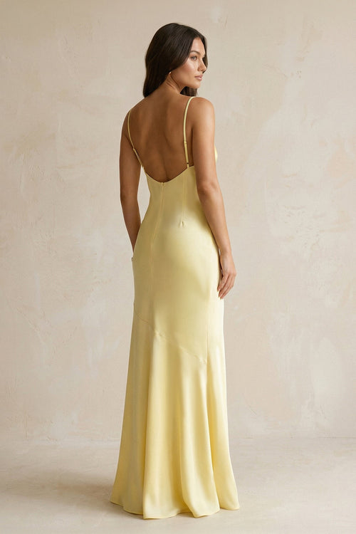 Robe de demoiselle d’honneur jaune pastel longue satinée coupe fourreau à fines bretelles avec fente - Harana