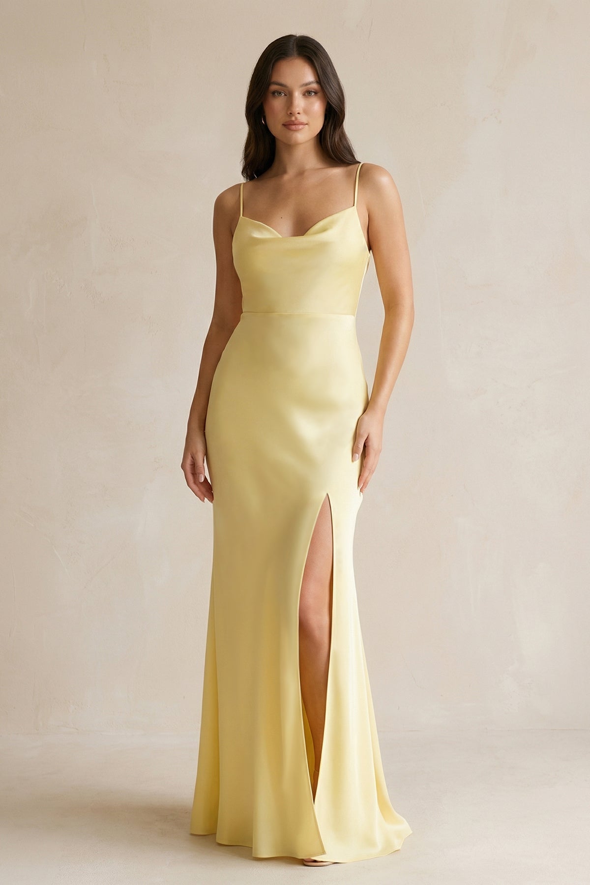 Robe demoiselle d’honneur pastel yellow longue à fines bretelles sans manches avec fente - Harana