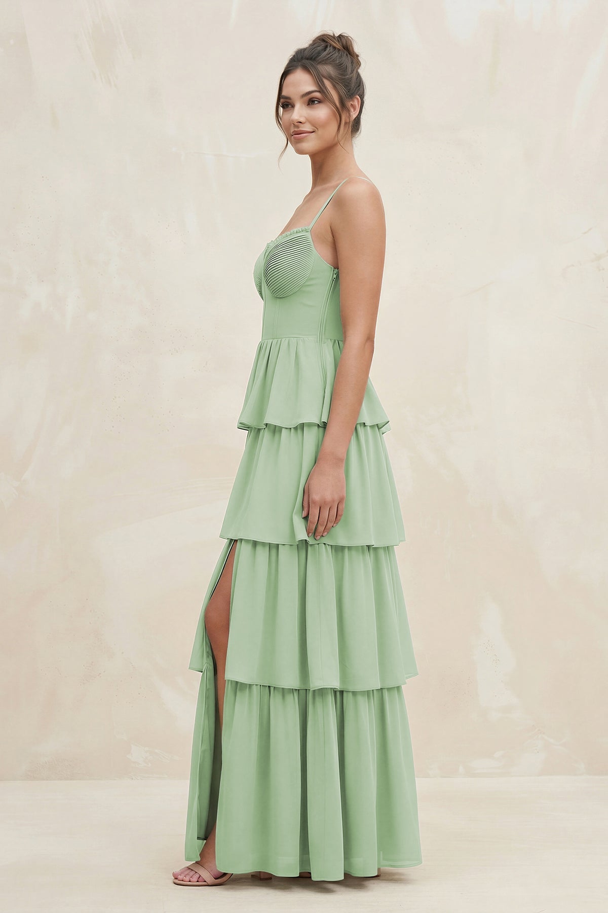 Robe demoiselle d’honneur vert sauge longue à fines bretelles sans manches avec fente - Harana