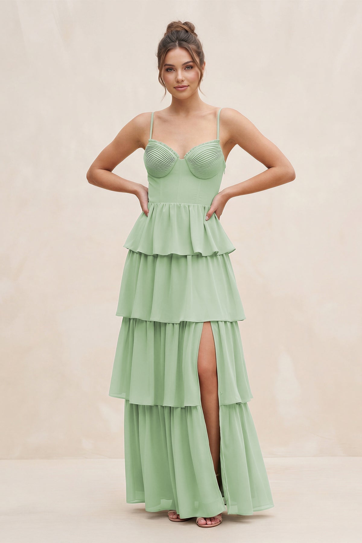 Robe demoiselle d’honneur vert sauge longue à fines bretelles sans manches avec fente - Harana