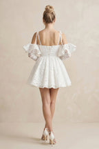 Robe de mariée blanche trapèze en dentelle manches longues à corset - Harana