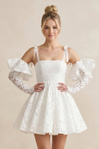 Robe de mariée blanche trapèze en dentelle manches longues à corset - Harana