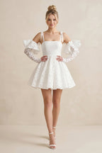Robe de mariée blanche trapèze en dentelle manches longues à corset - Harana