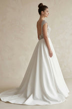 Robe de mariée blanc longue col V effet drapé satinée - Harana