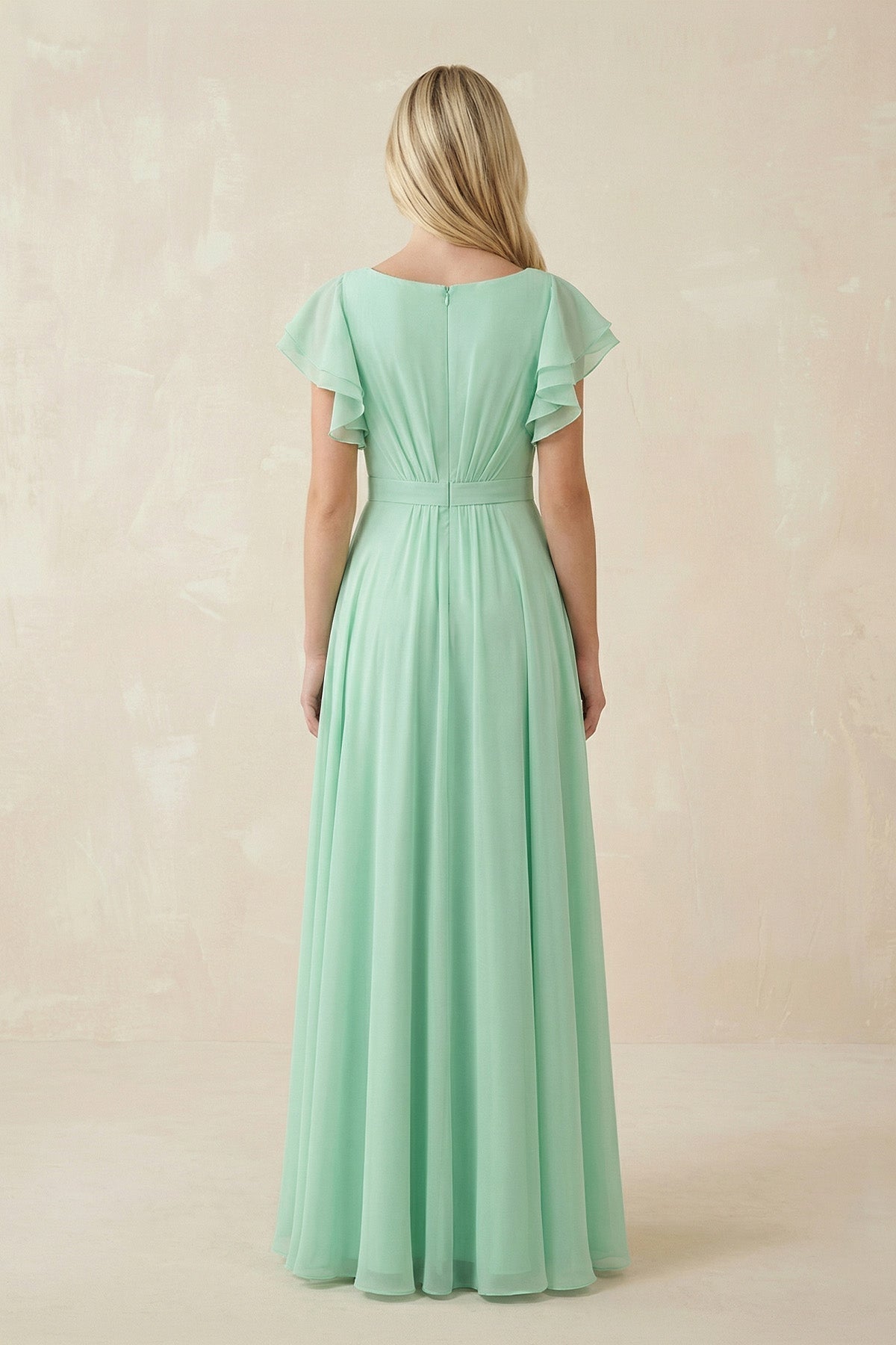 Robe demoiselle d’honneur pale pistachio longue effet drapé à volants en mousseline - Harana