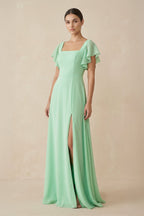 Robe demoiselle d’honneur pale pistachio longue avec fente à volants en mousseline - Harana