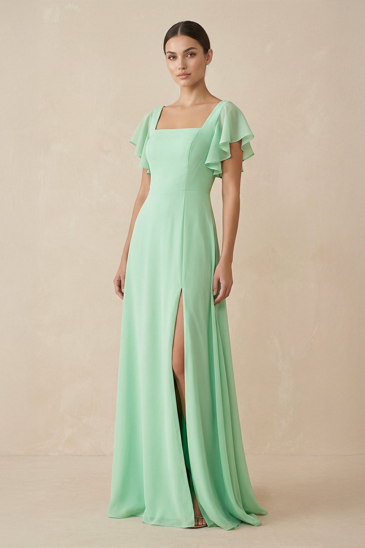 Robe demoiselle d’honneur pale pistachio longue avec fente à volants en mousseline - Harana