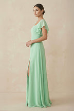 Robe demoiselle d’honneur pale pistachio longue avec fente à volants en mousseline - Harana