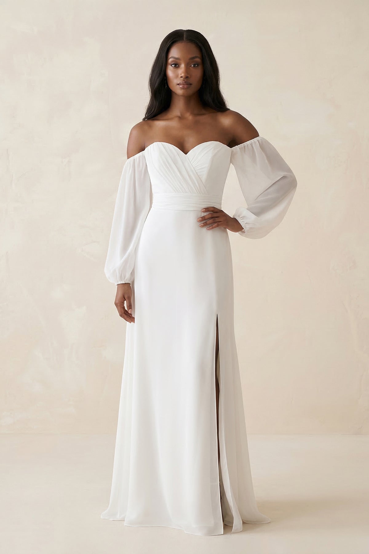 Robe de mariée blanche en mousseline coupe fourreau à épaules dénudées avec fente - Harana