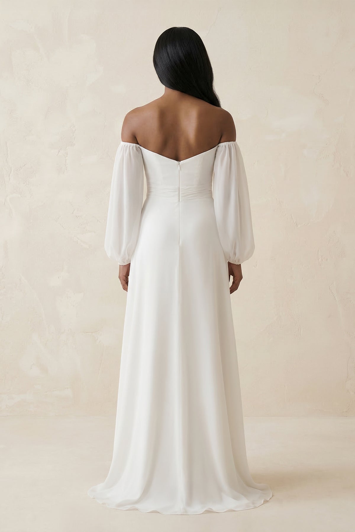Robe de mariée blanche en mousseline coupe fourreau à épaules dénudées avec fente - Harana