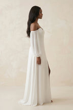 Robe de mariée blanche en mousseline coupe fourreau à épaules dénudées avec fente - Harana