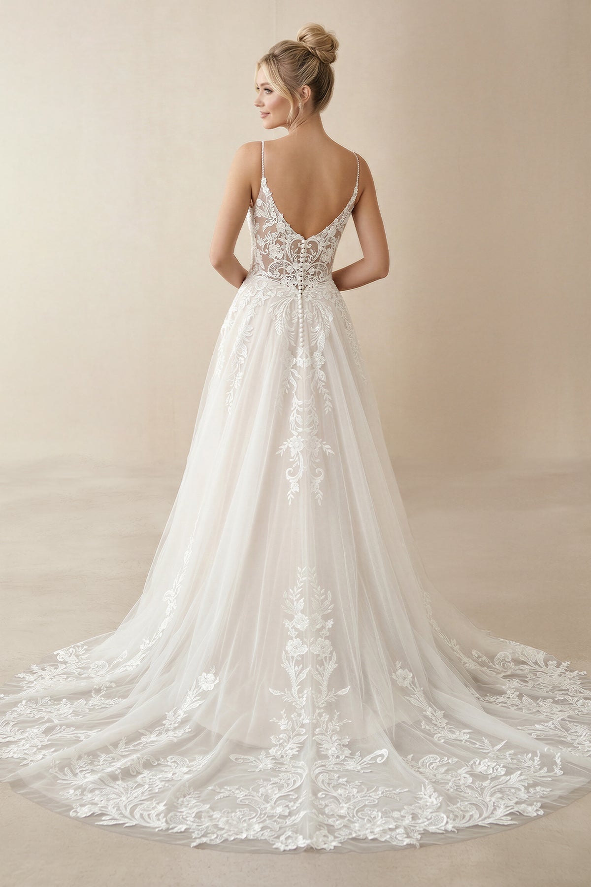 Robe de mariée ivoire trapèze en tulle à épaules dénudées à appliqués - Harana