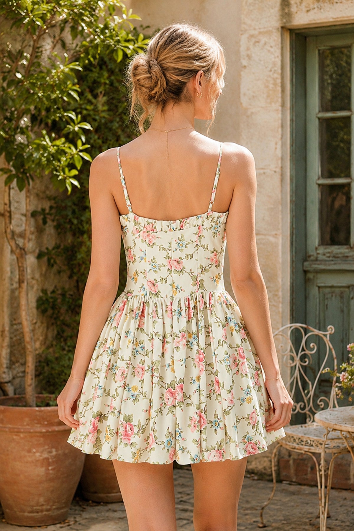 Robe rose courte en coton à fines bretelles imprimée - Harana
