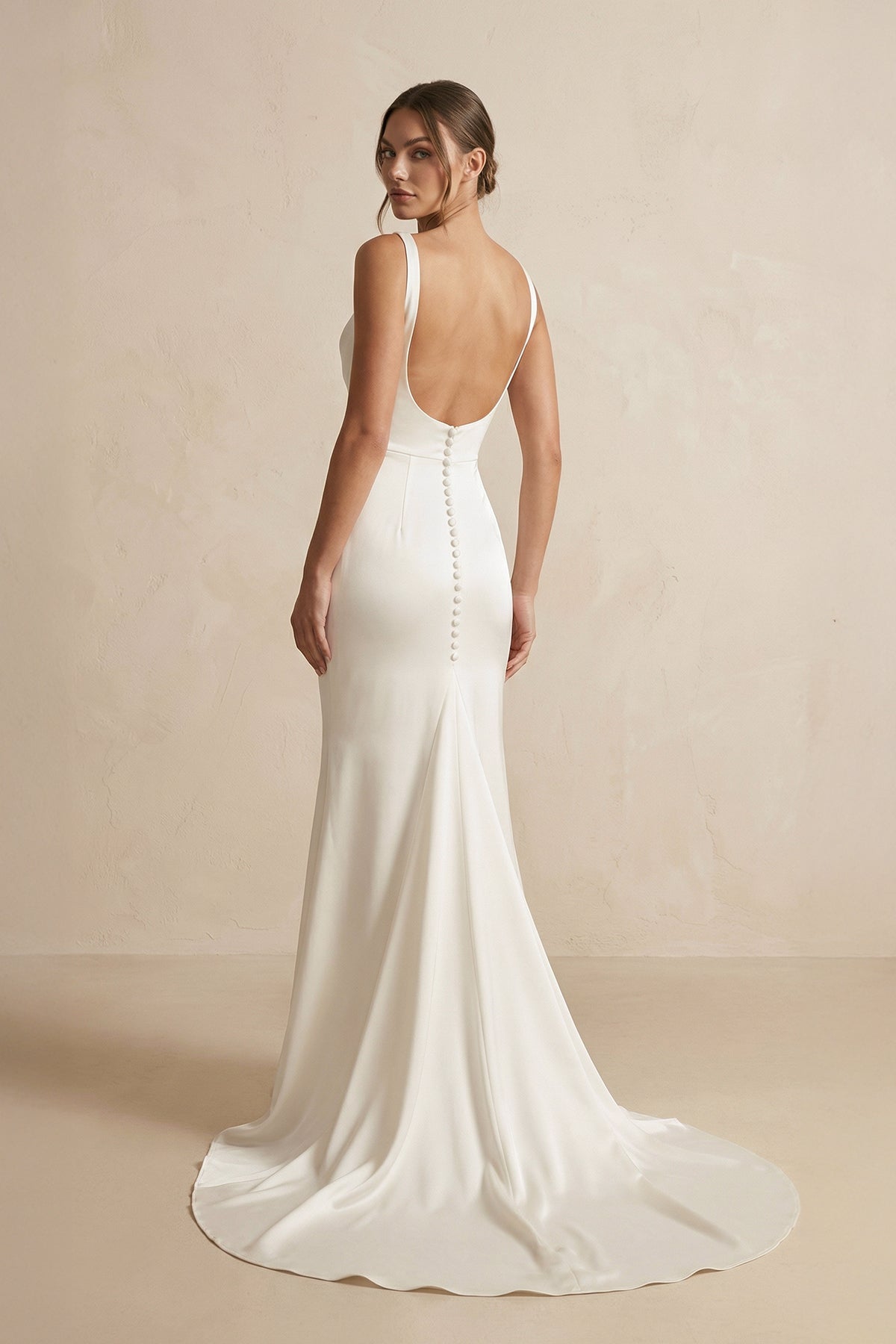 Robe de mariée ivoire satinée coupe sirène à col bénitier - Harana