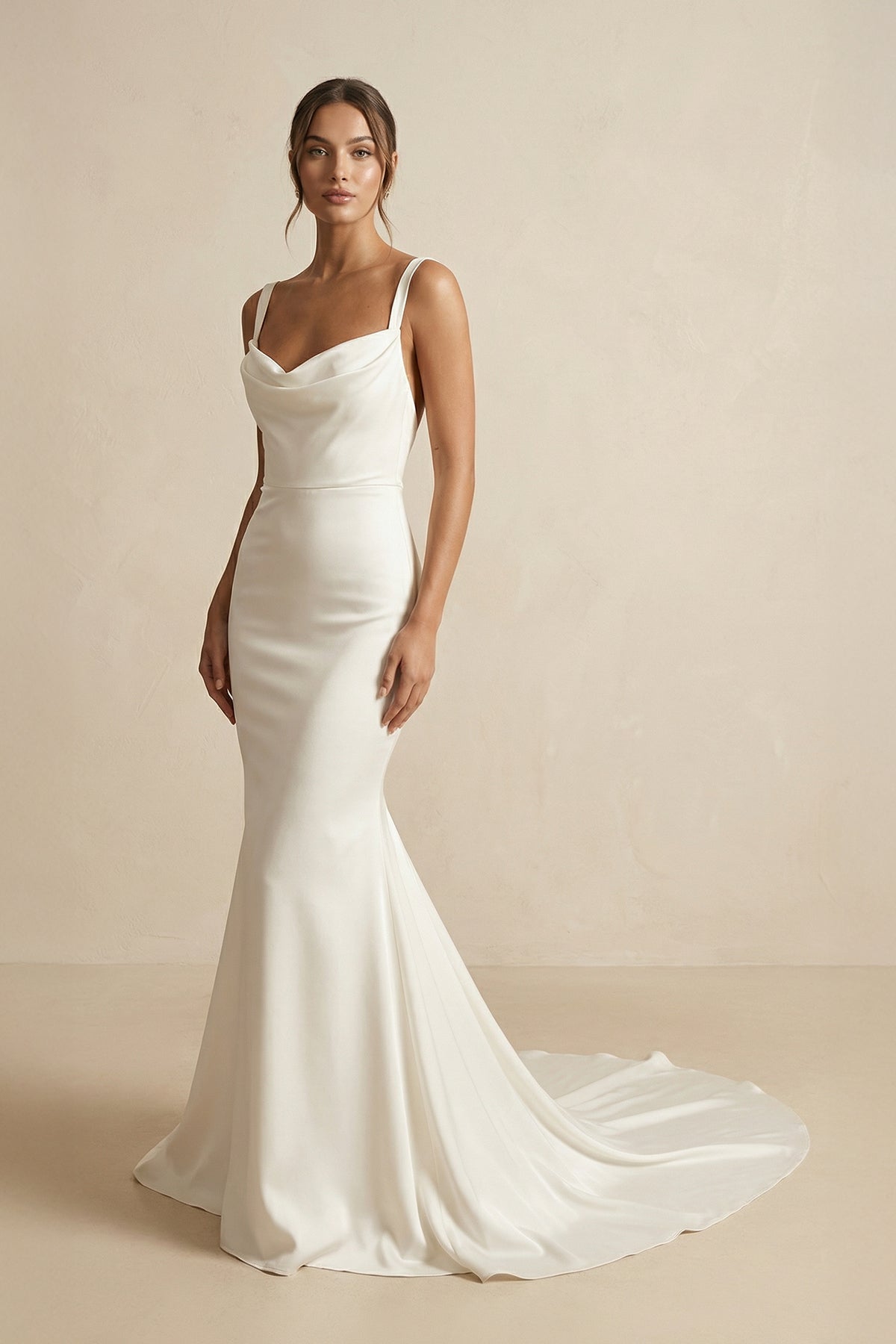 Robe de mariée ivoire satinée coupe sirène à col bénitier - Harana