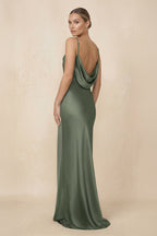 Robe demoiselle d’honneur vert sauge longue sans manches avec fente effet drapé - Harana