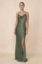 Robe demoiselle d’honneur vert sauge longue sans manches avec fente effet drapé - Harana
