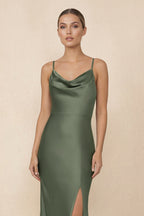 Robe demoiselle d’honneur vert sauge longue sans manches avec fente effet drapé - Harana