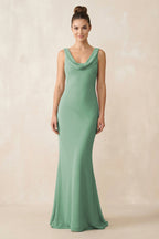 Robe demoiselle d’honneur vert d’eau longue sans manches effet drapé en mousseline - Harana
