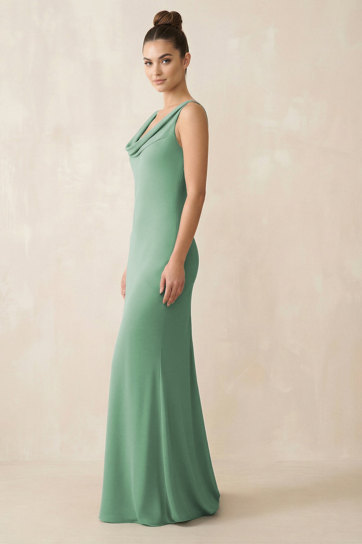 Robe demoiselle d’honneur vert d’eau longue sans manches effet drapé en mousseline - Harana