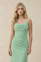 Robe demoiselle d’honneur pale pistachio longue sans manches avec fente effet drapé - Harana