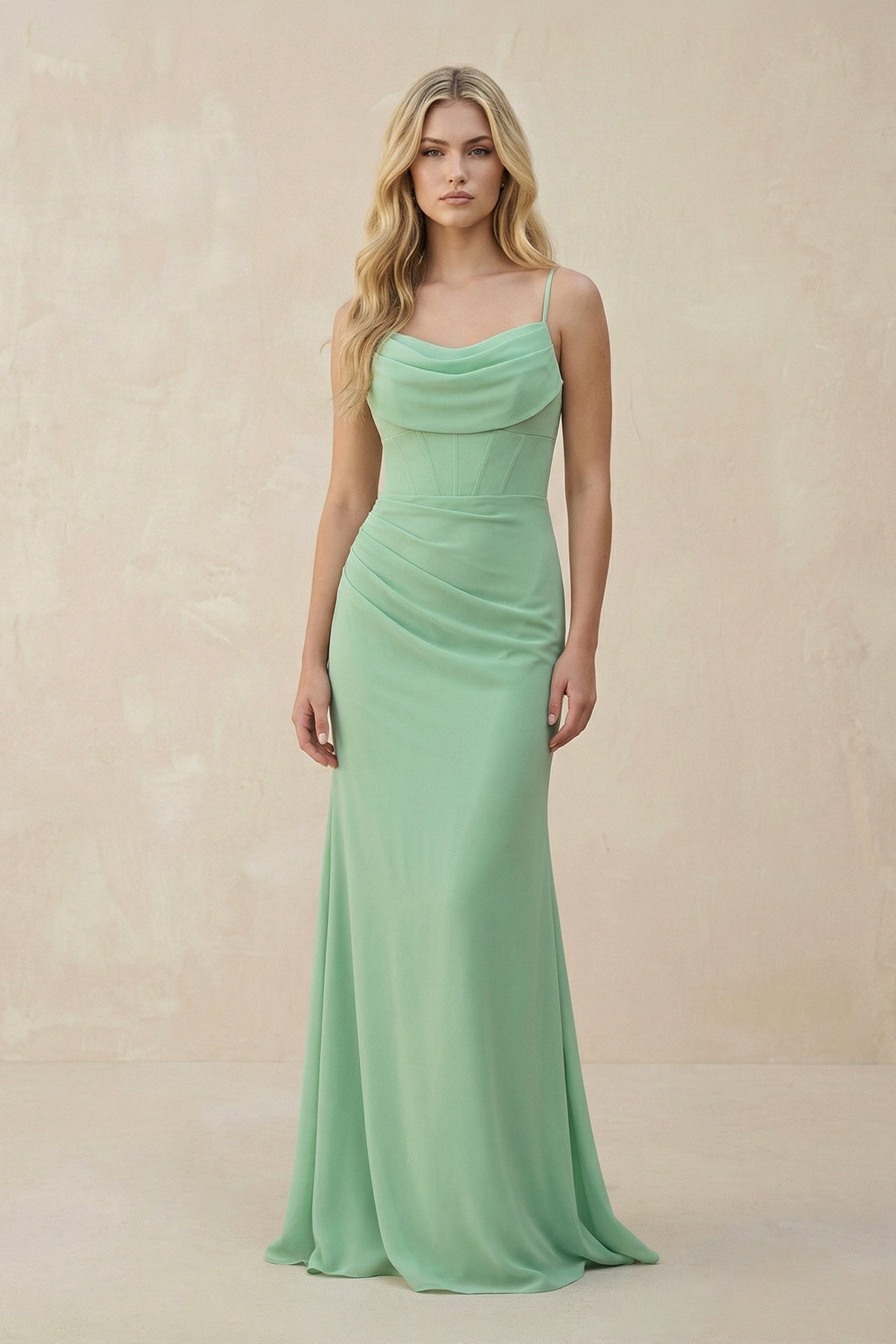 Robe demoiselle d’honneur pale pistachio longue sans manches avec fente effet drapé - Harana