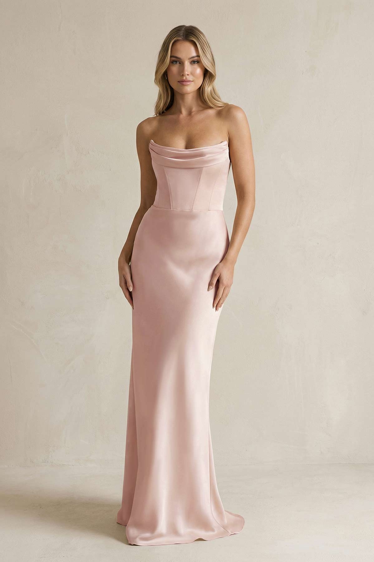 Robe demoiselle d’honneur pale blush longue sans manches froncée à corset - Harana