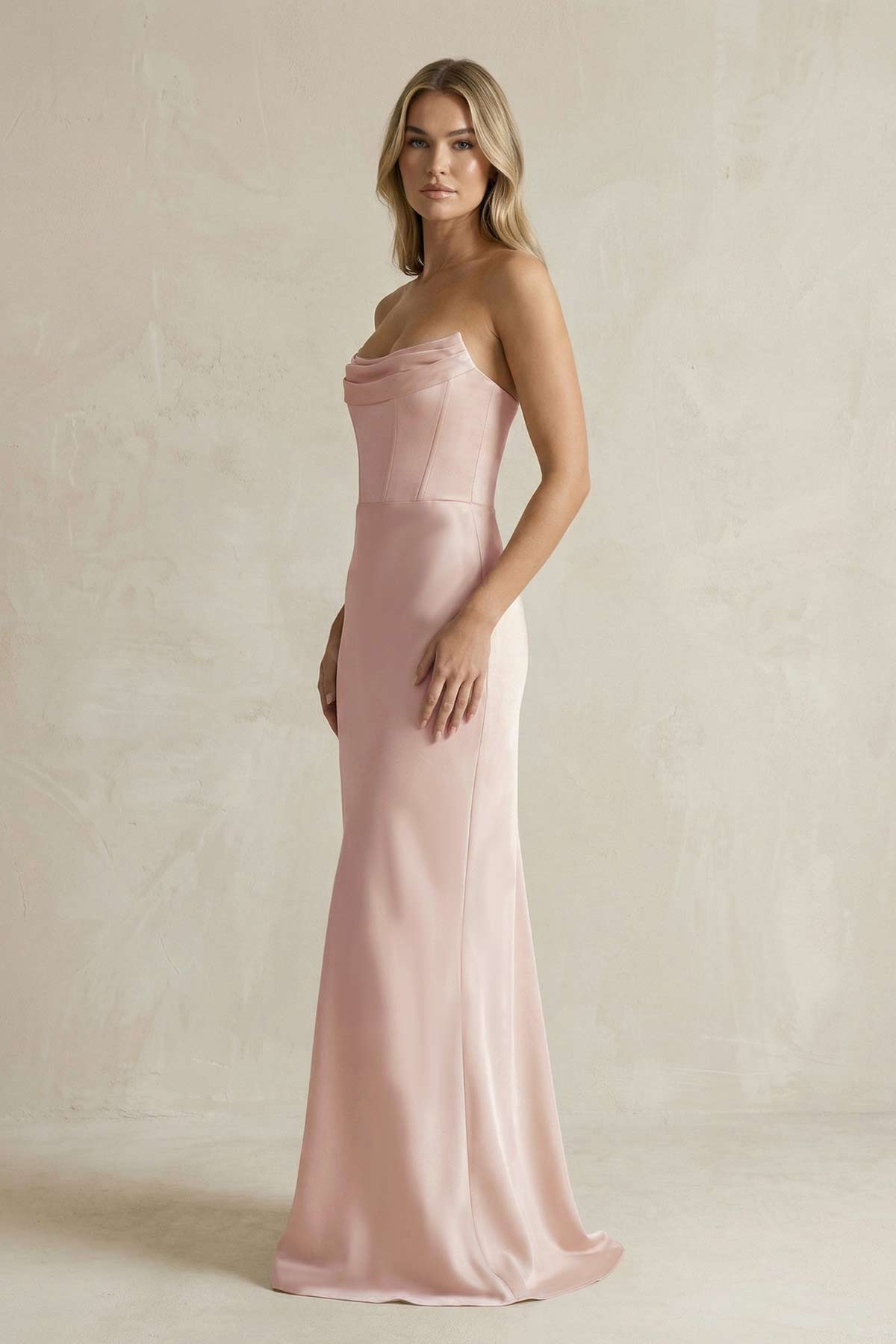 Robe demoiselle d’honneur pale blush longue sans manches froncée à corset - Harana