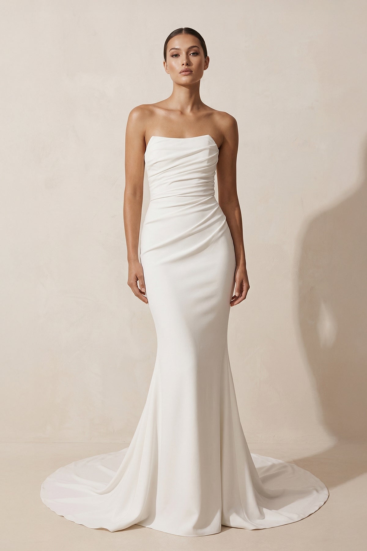 Robe de mariée ivoire en crêpe coupe sirène bustier effet drapé - Harana