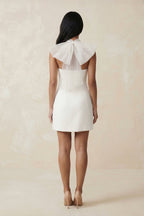 Robe de mariée blanche courte satinée coupe fourreau à col licou - Harana